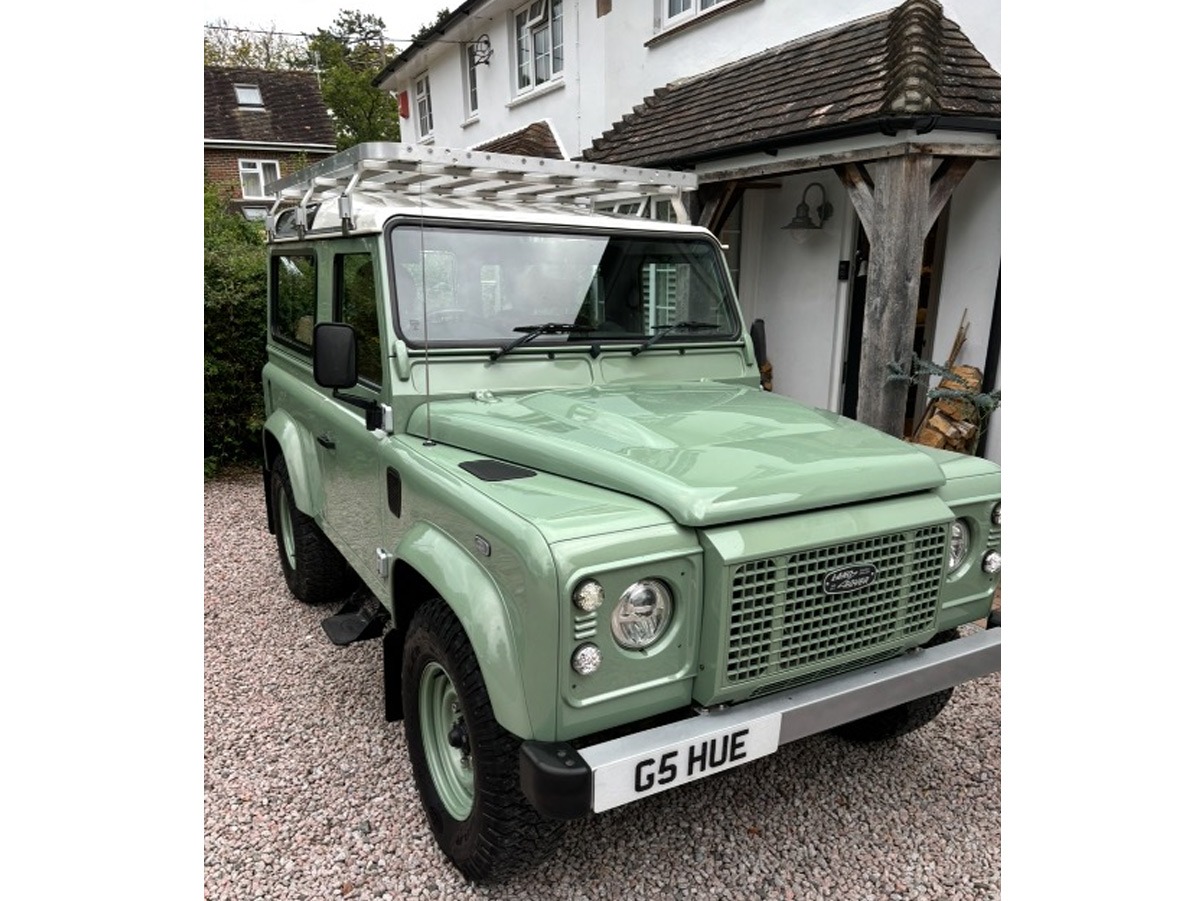 2016 Land Rover Defender Image 7
