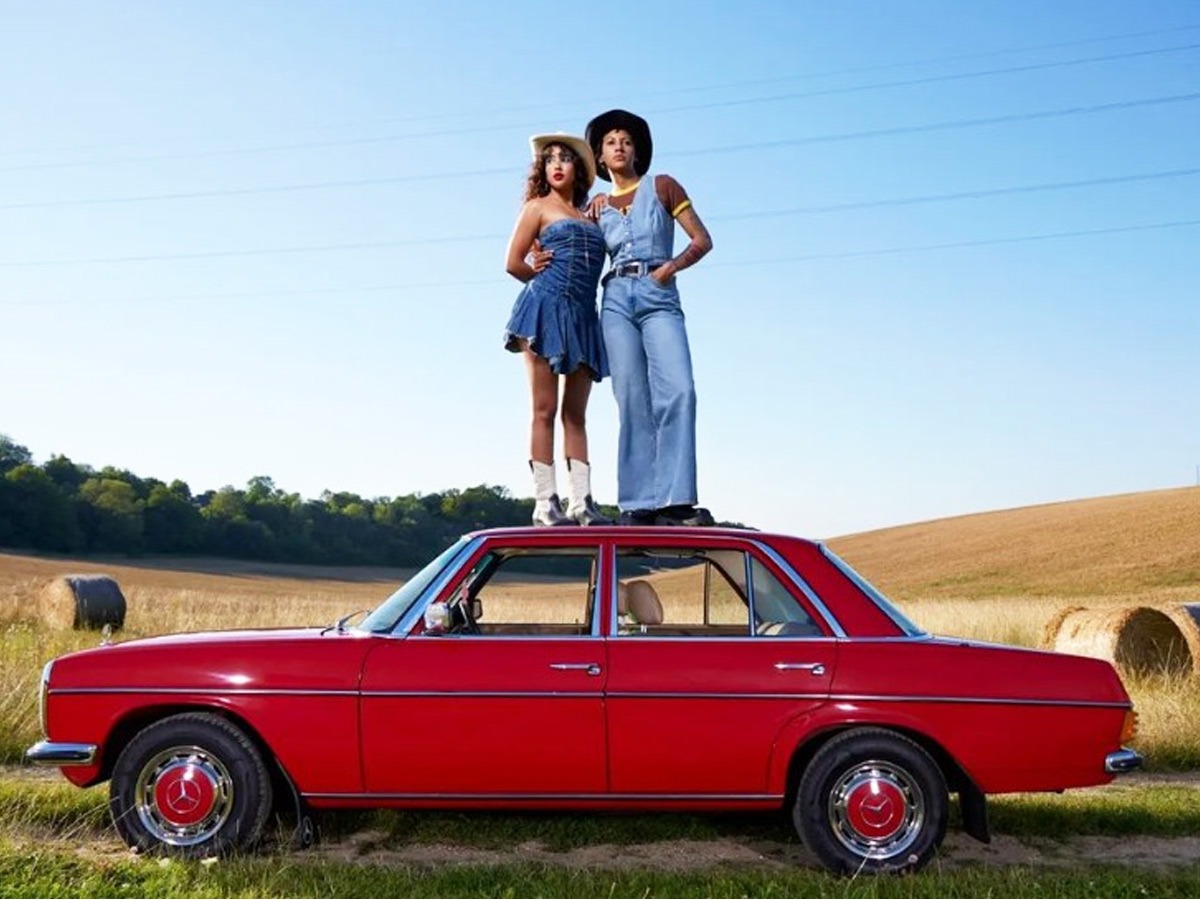 1976 Mercedes-Benz 240 Image 2