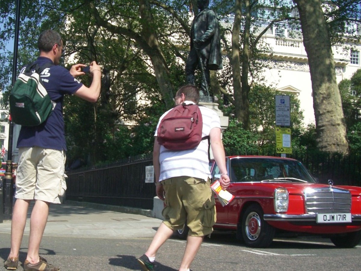 1976 Mercedes-Benz 240 Image 7