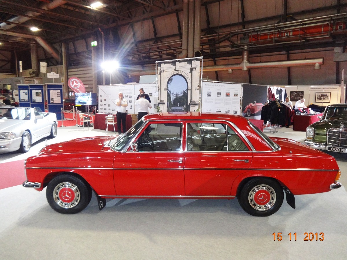 1976 Mercedes-Benz 240 Image 14