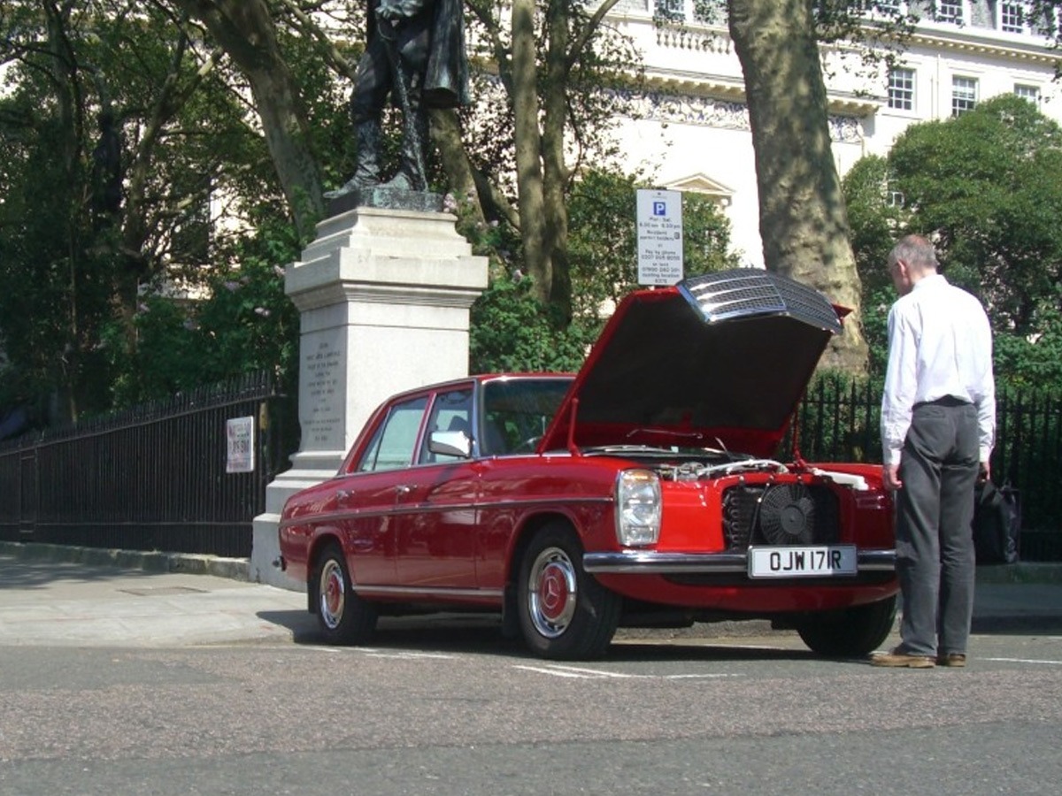 1976 Mercedes-Benz 240 Image 15