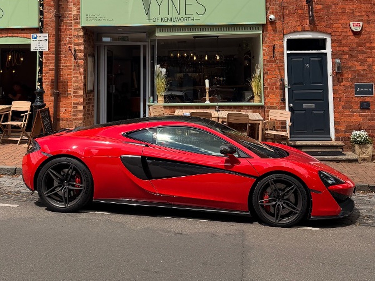 2017 McLaren 570GT Image 3