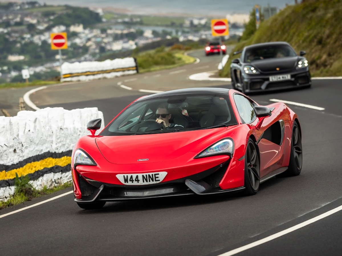2017 McLaren 570GT Image 1