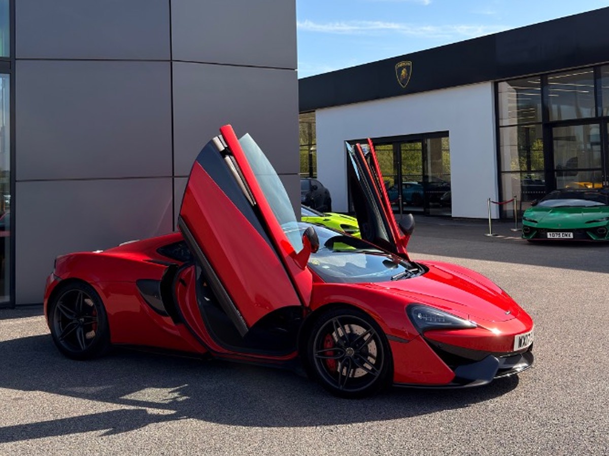 2017 McLaren 570GT Image 10