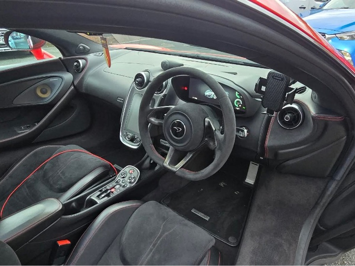 2017 McLaren 570GT Image 11