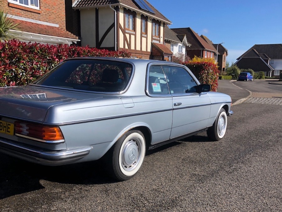 1984 Mercedes-Benz W123 Image 4