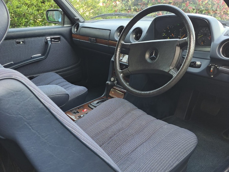 1984 Mercedes-Benz W123 Image 6