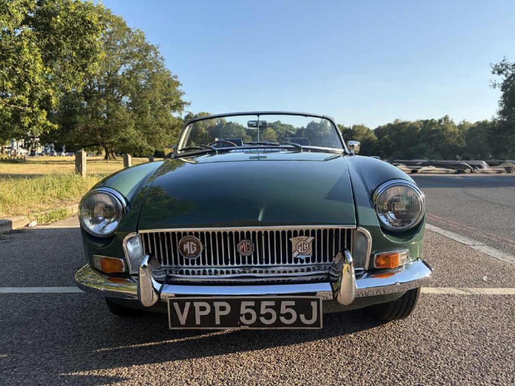 1971 MG MGB Image 1