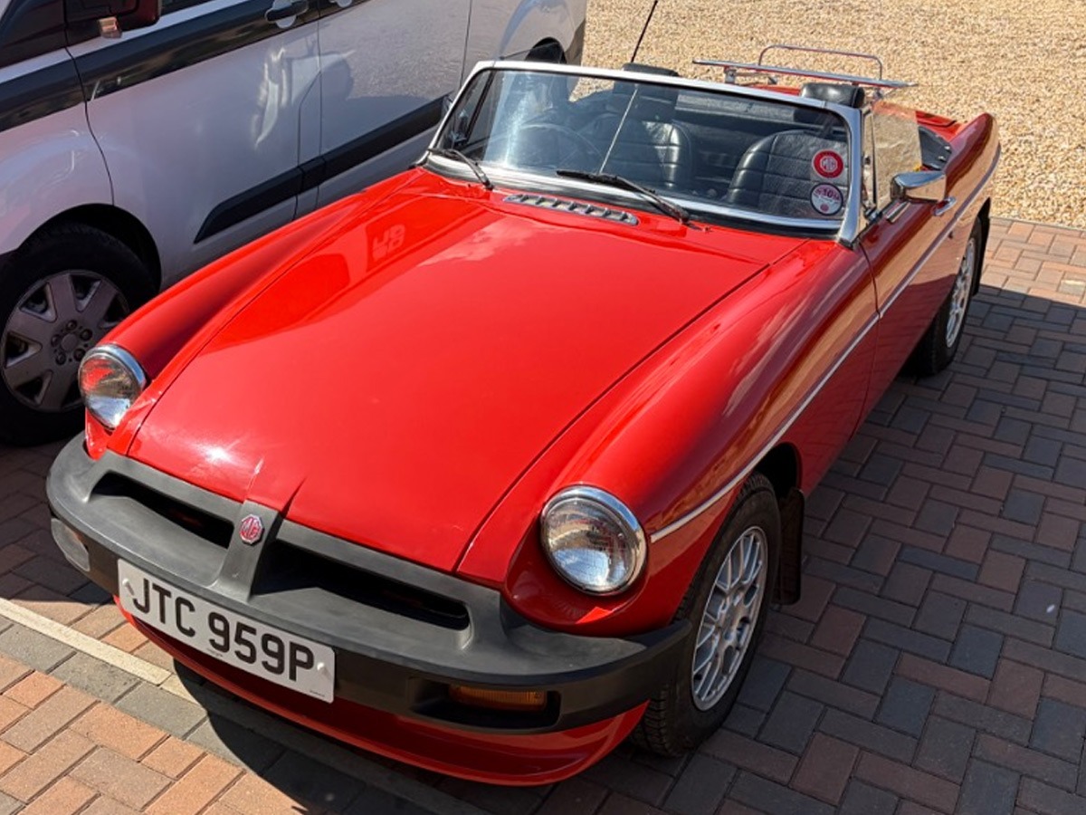 1975 MG MGB Image 1