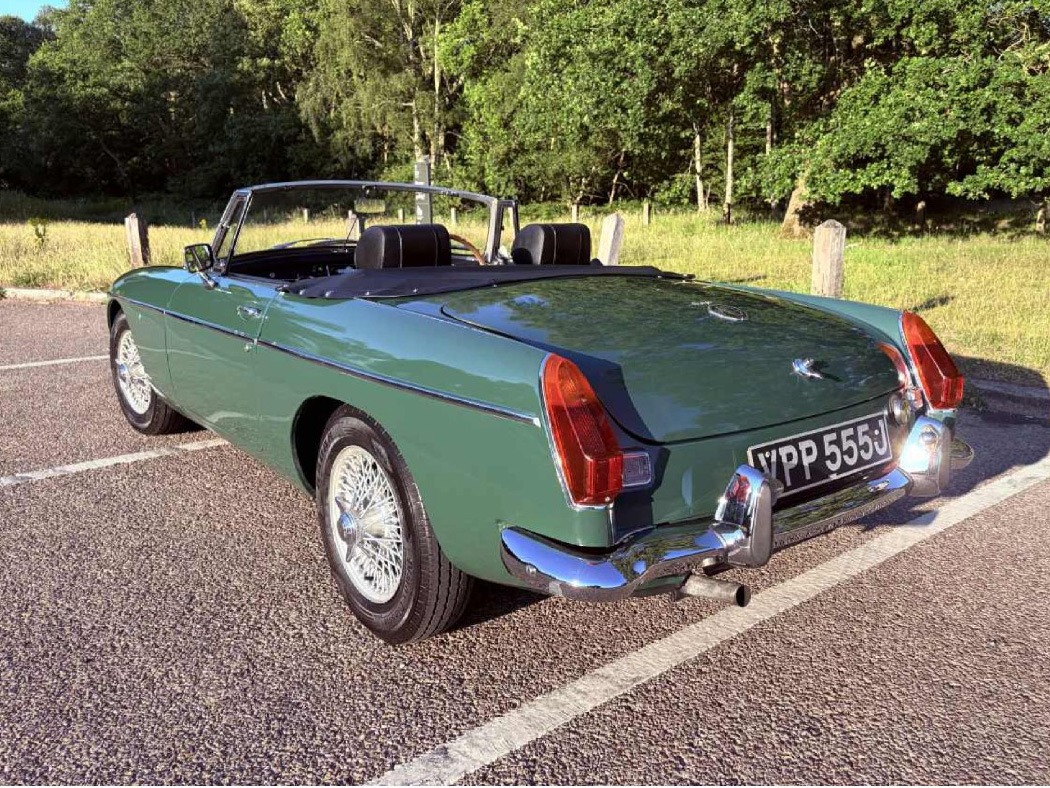 1971 MG MGB Image 4