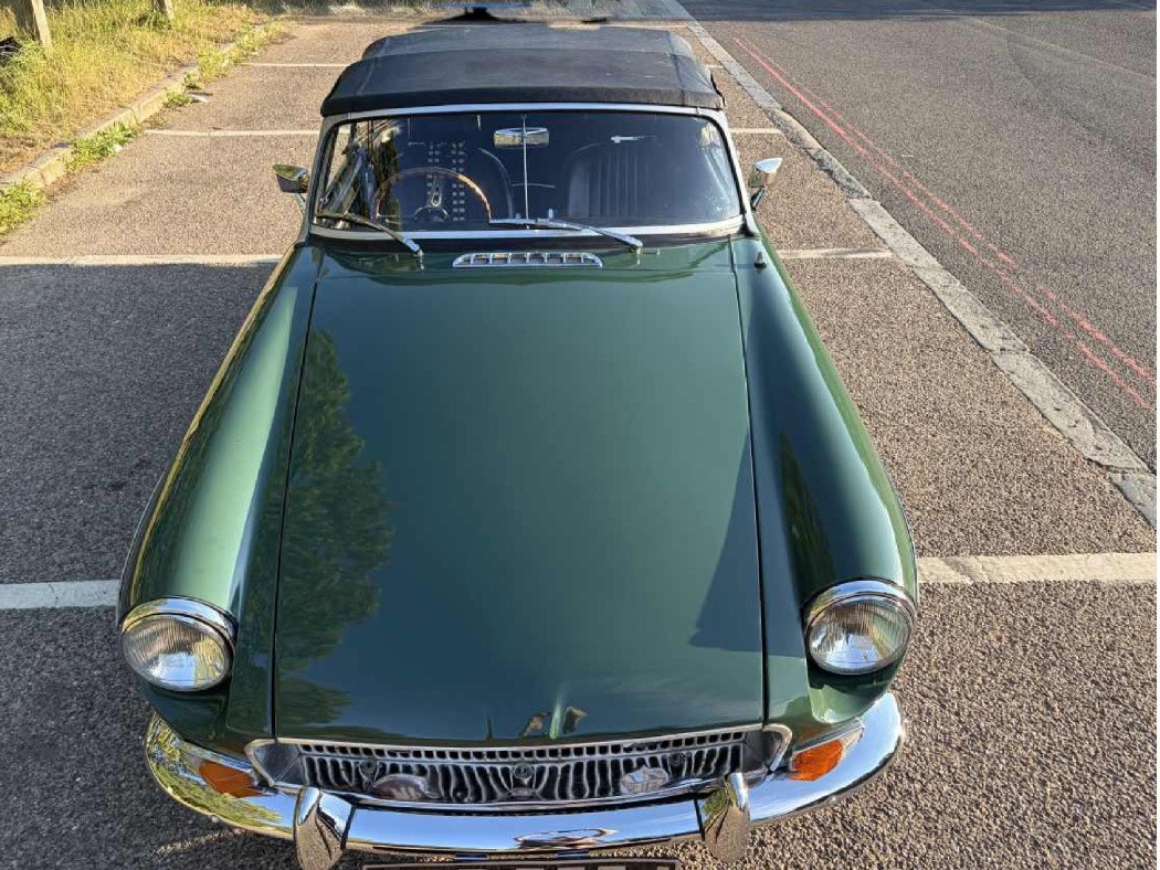 1971 MG MGB Image 2