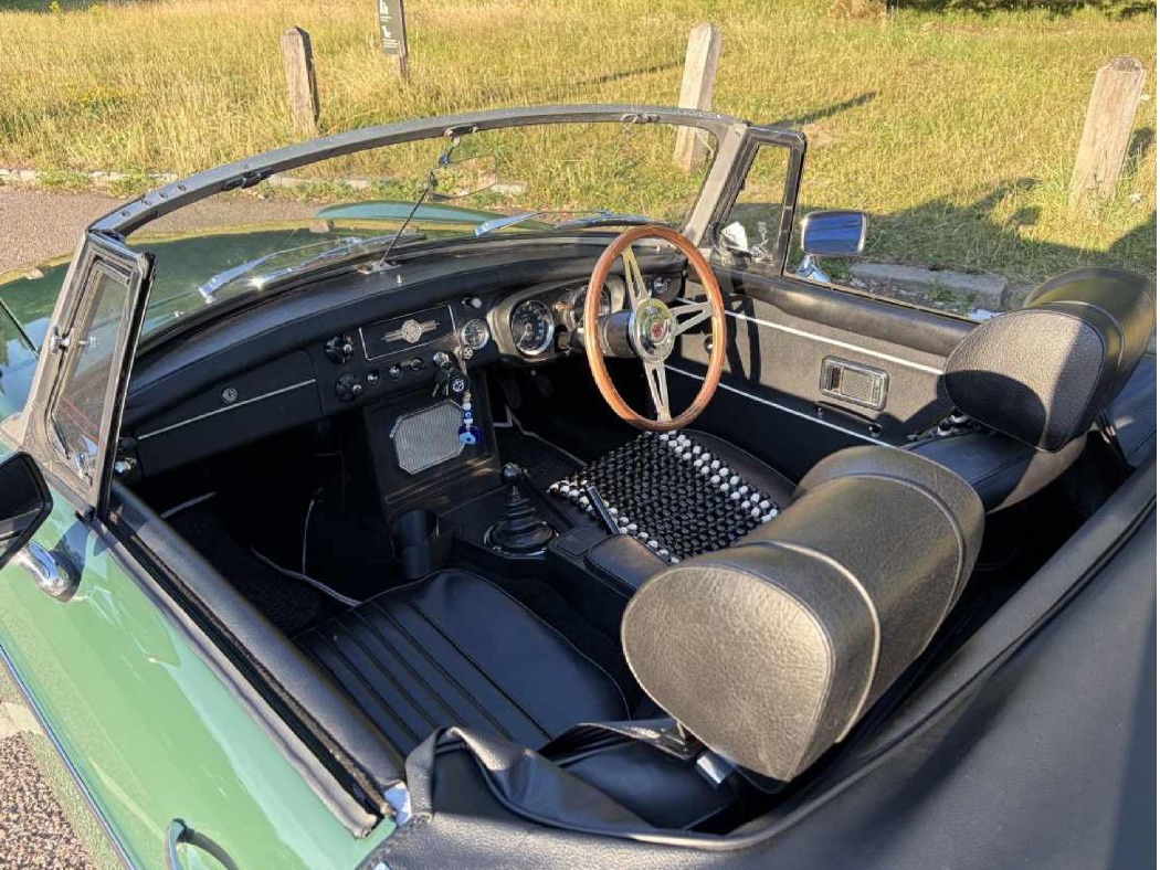 1971 MG MGB Image 6