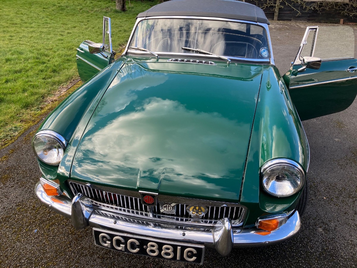 1965 MG B Image 2