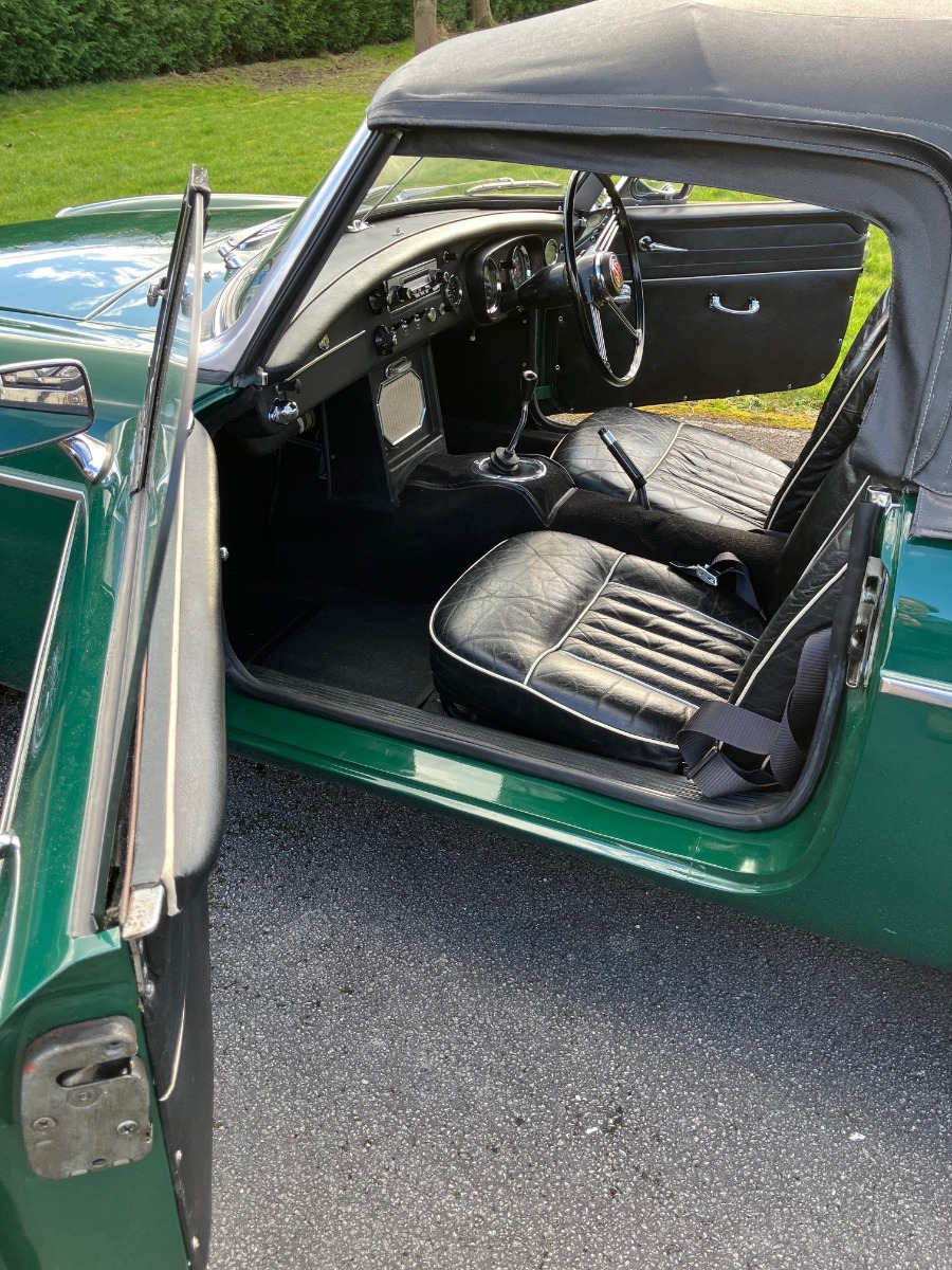 1965 MG B Image 5