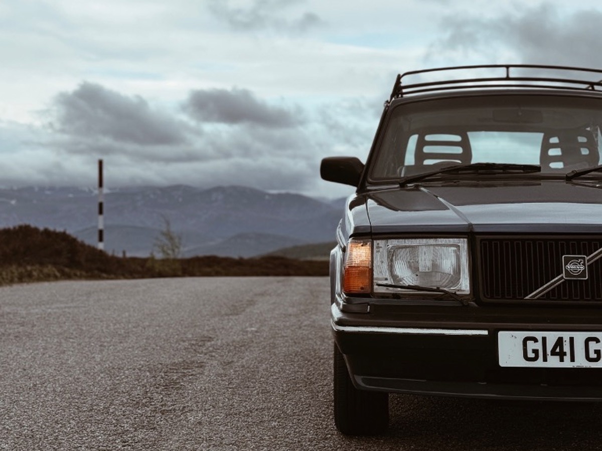 1990 Volvo 240 Image 2