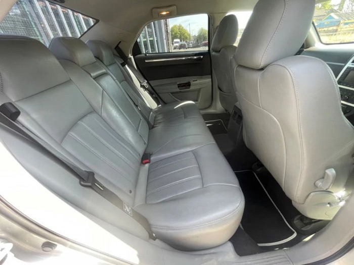 2007 Chrysler 300C Image 5