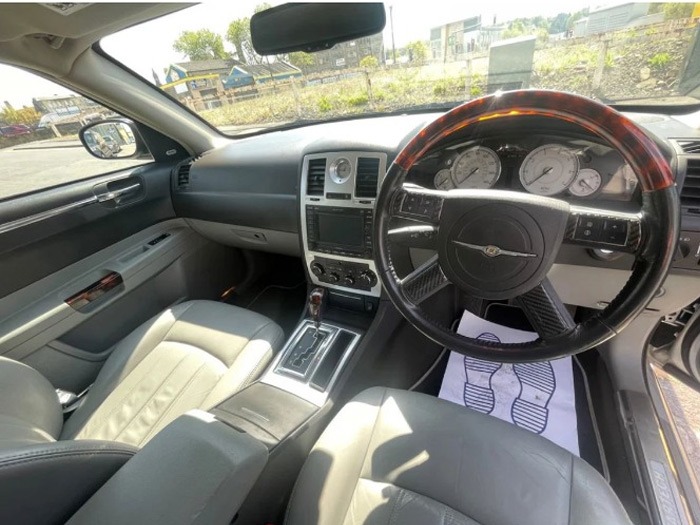 2007 Chrysler 300C Image 6