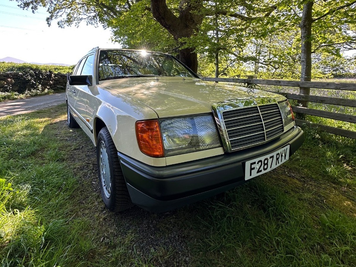 1989 Mercedes-Benz 230 Image 3