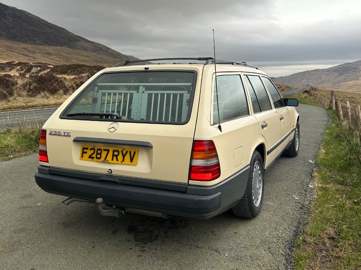 1989 Mercedes-Benz 230 Image 5