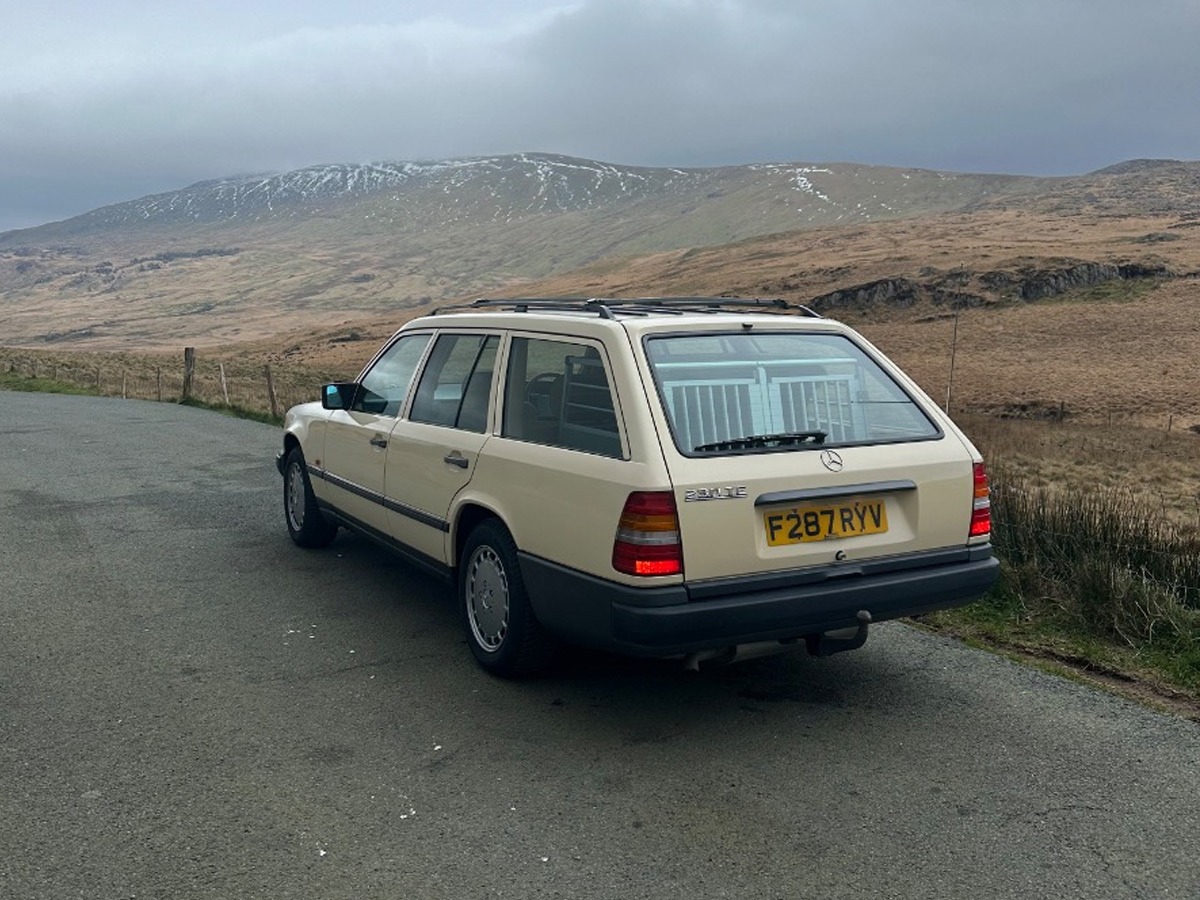 1989 Mercedes-Benz 230 Image 6