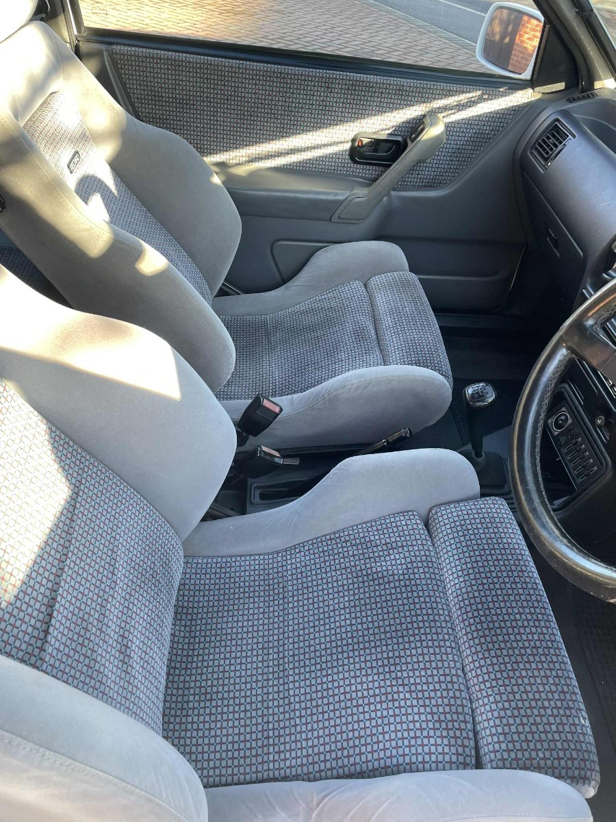 1989 Ford Escort Image 4