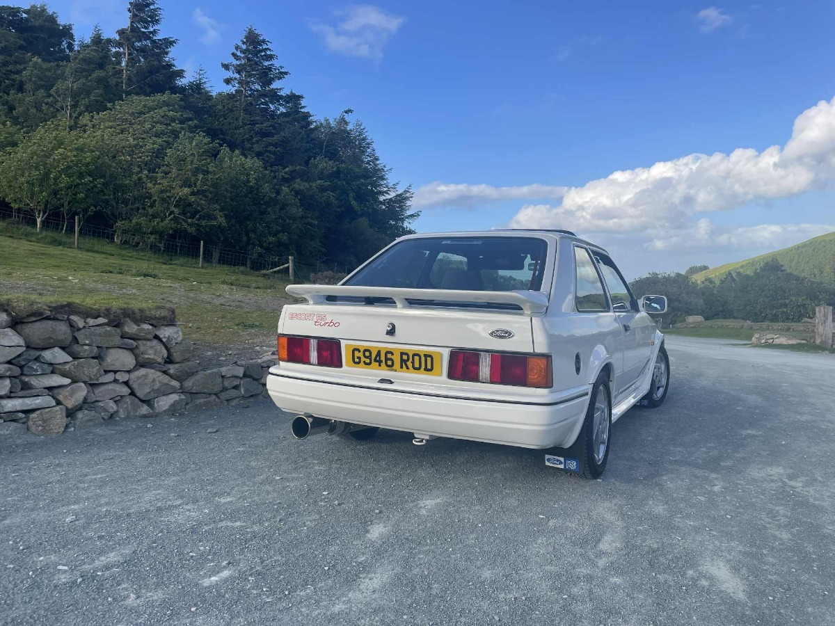 1989 Ford Escort Image 3