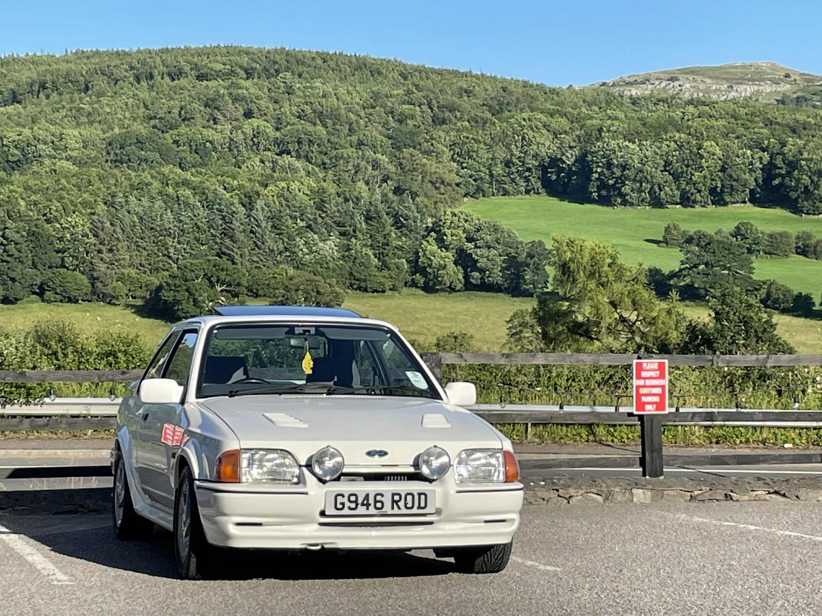 1989 Ford Escort Image 1