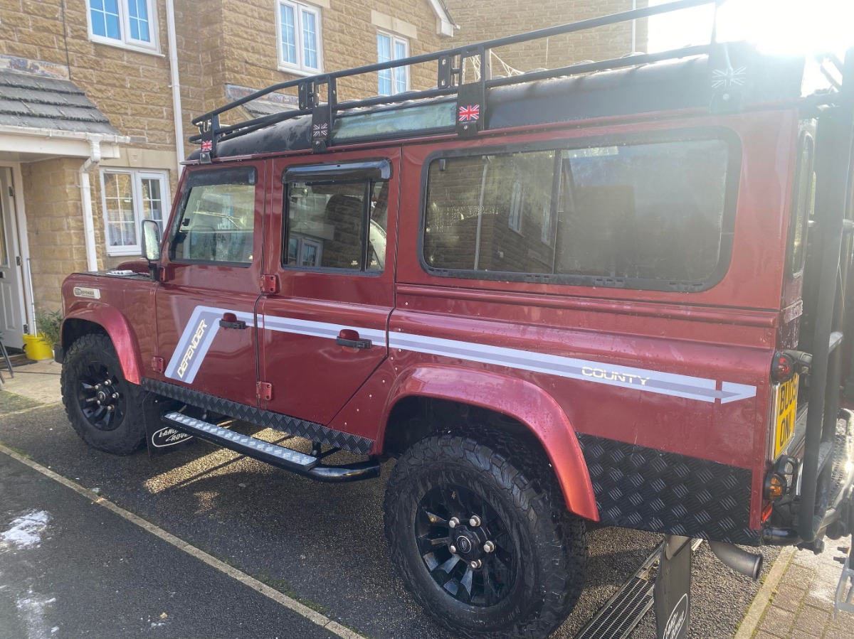 2005 Land Rover Defender 110 Image 2