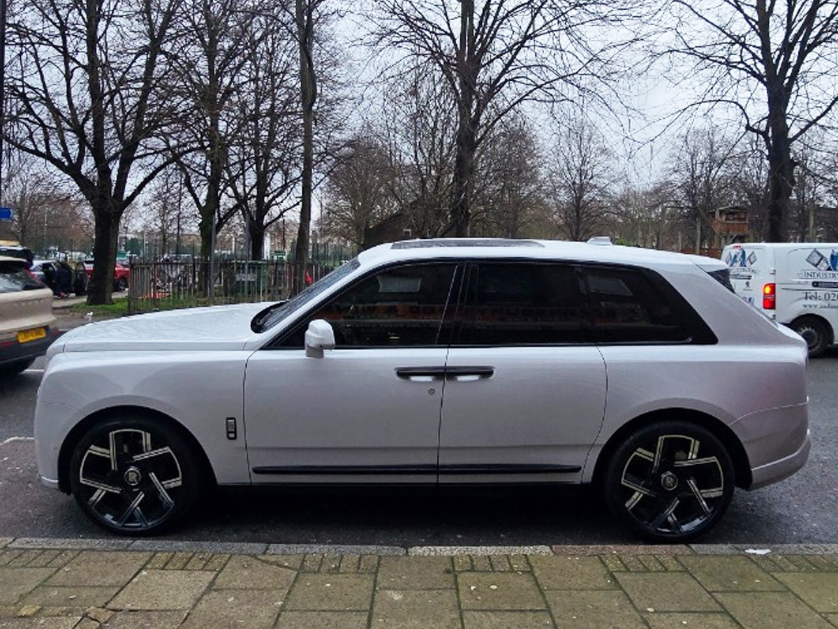 2020 Rolls-Royce Cullinan Image 2