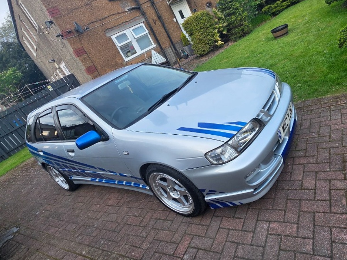 2000 Nissan Almera Image 2
