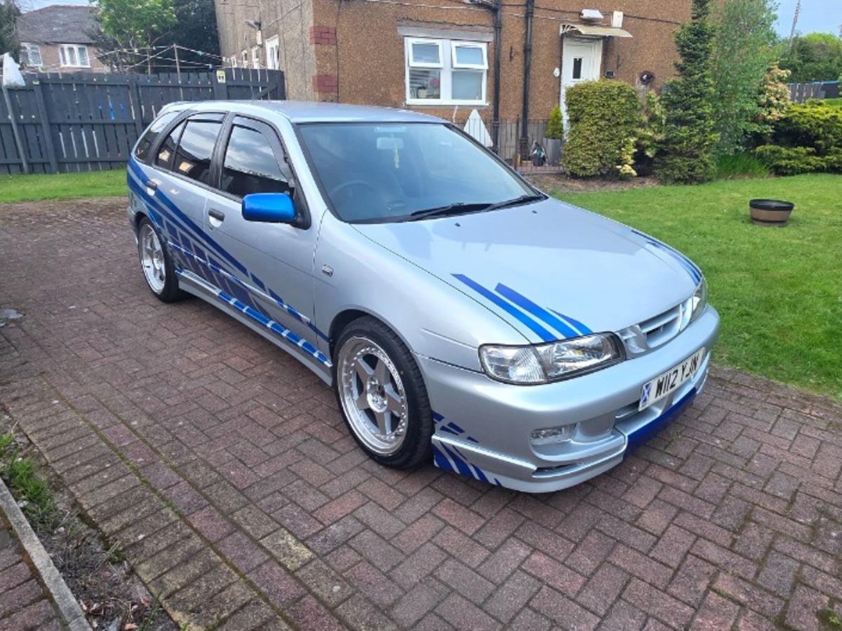 2000 Nissan Almera Image 1