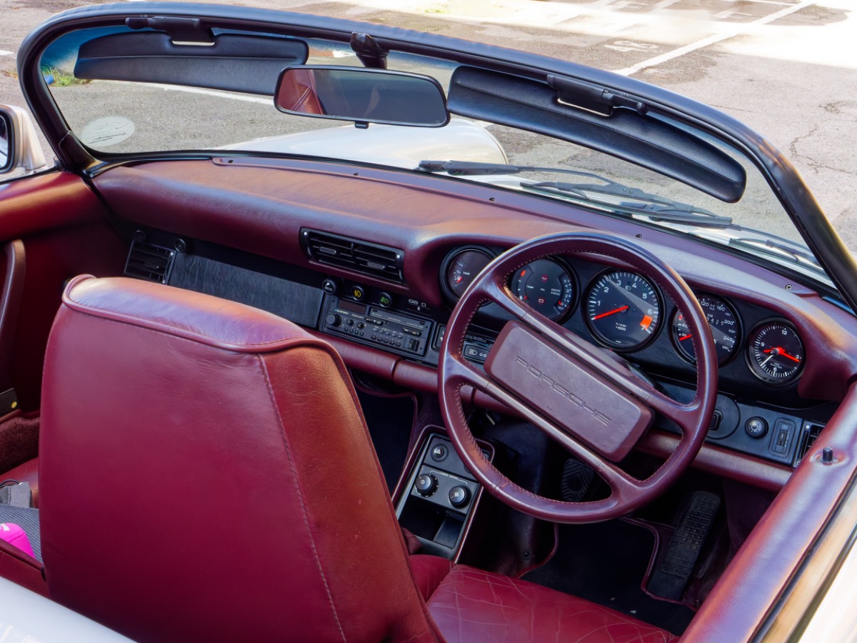 1989 Porsche 911 Image 6