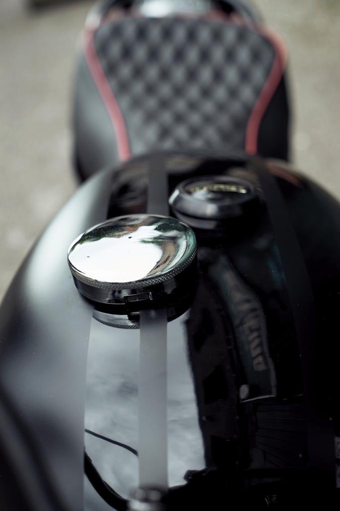 1976 Triumph Bonneville Image 4