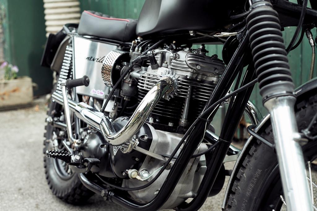 1976 Triumph Bonneville Image 2