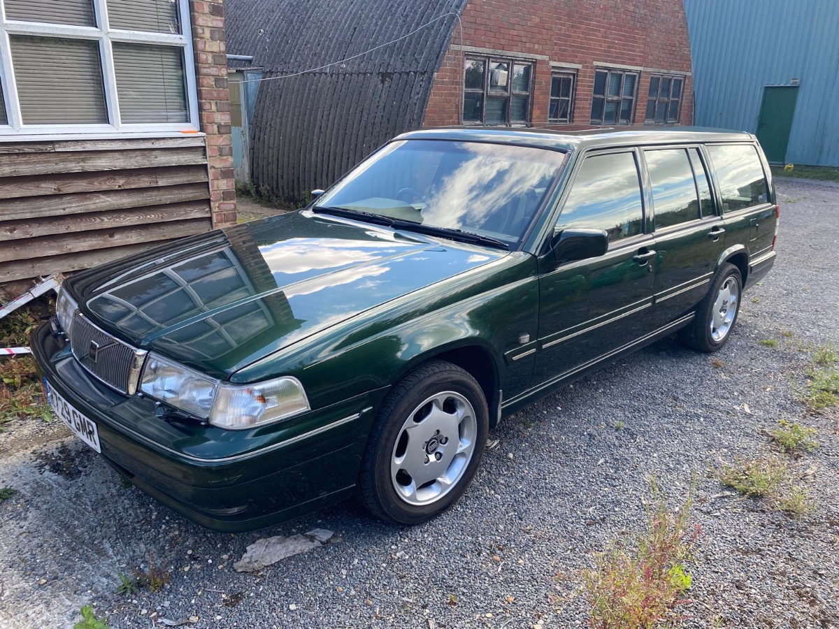 1998 Volvo V90 Image 2