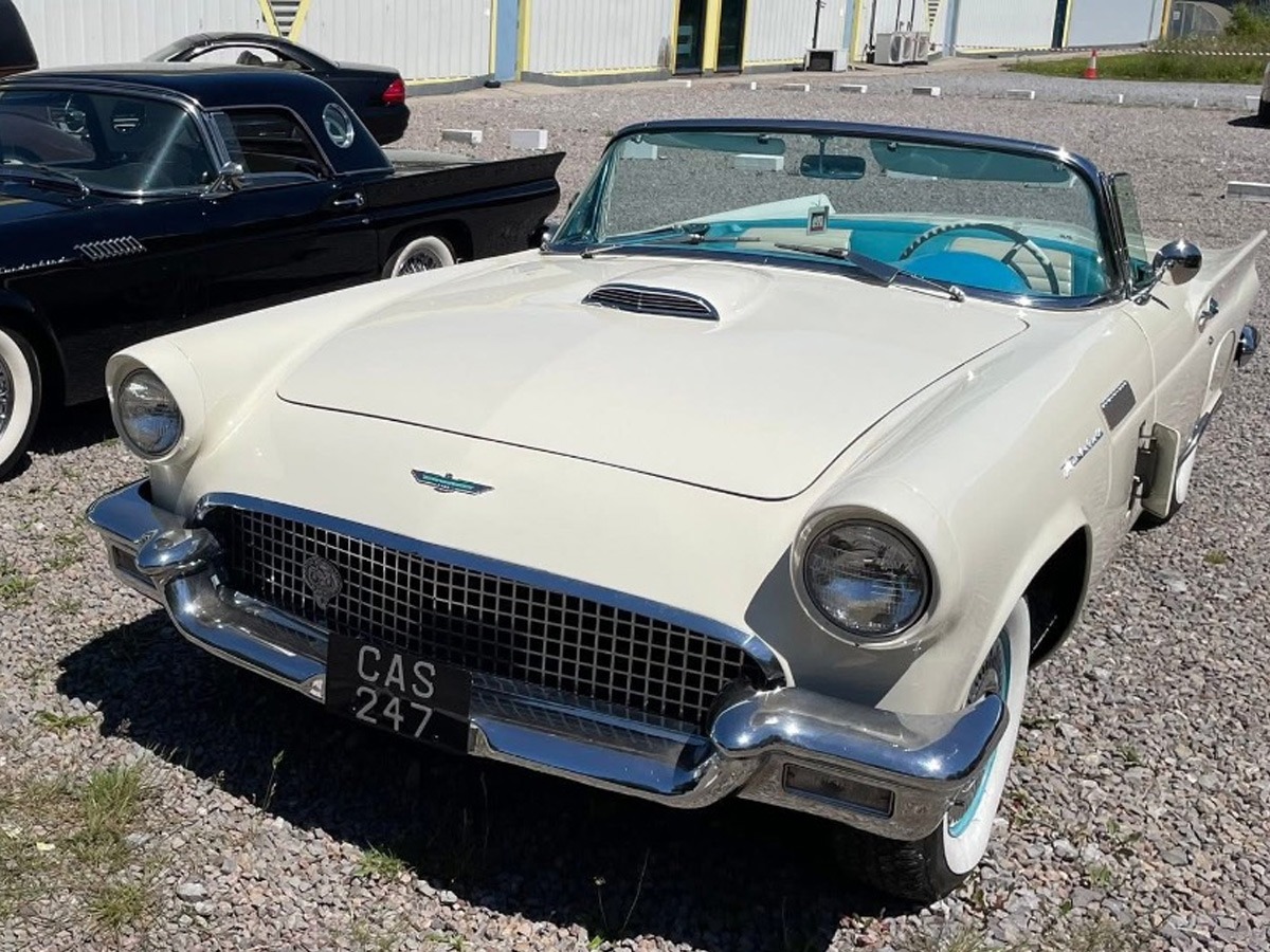 1957 Ford Thunderbird Image 1