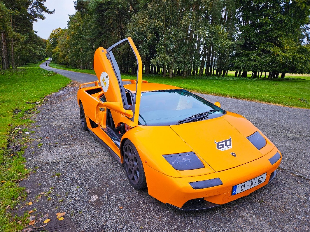 2001 Lamborghini Diablo Image 2