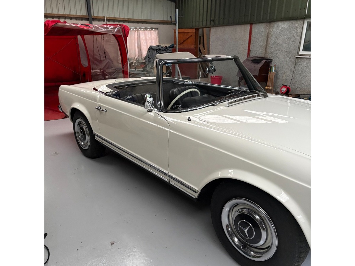 1965 Mercedes-Benz 230 Image 7