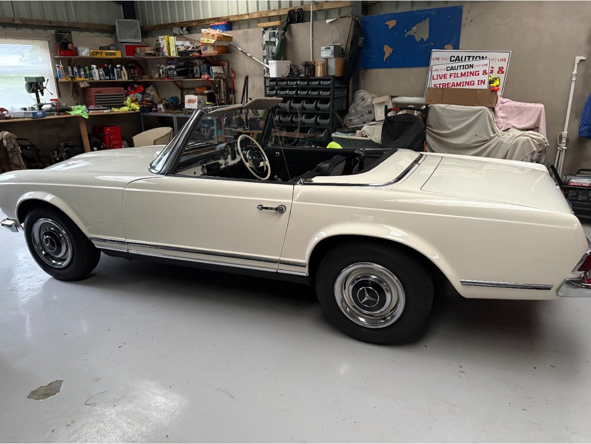 1965 Mercedes-Benz 230 Image 9