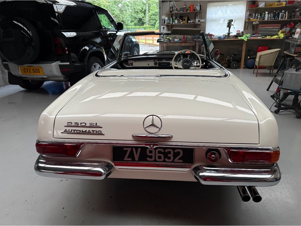 1965 Mercedes-Benz 230 Image 10