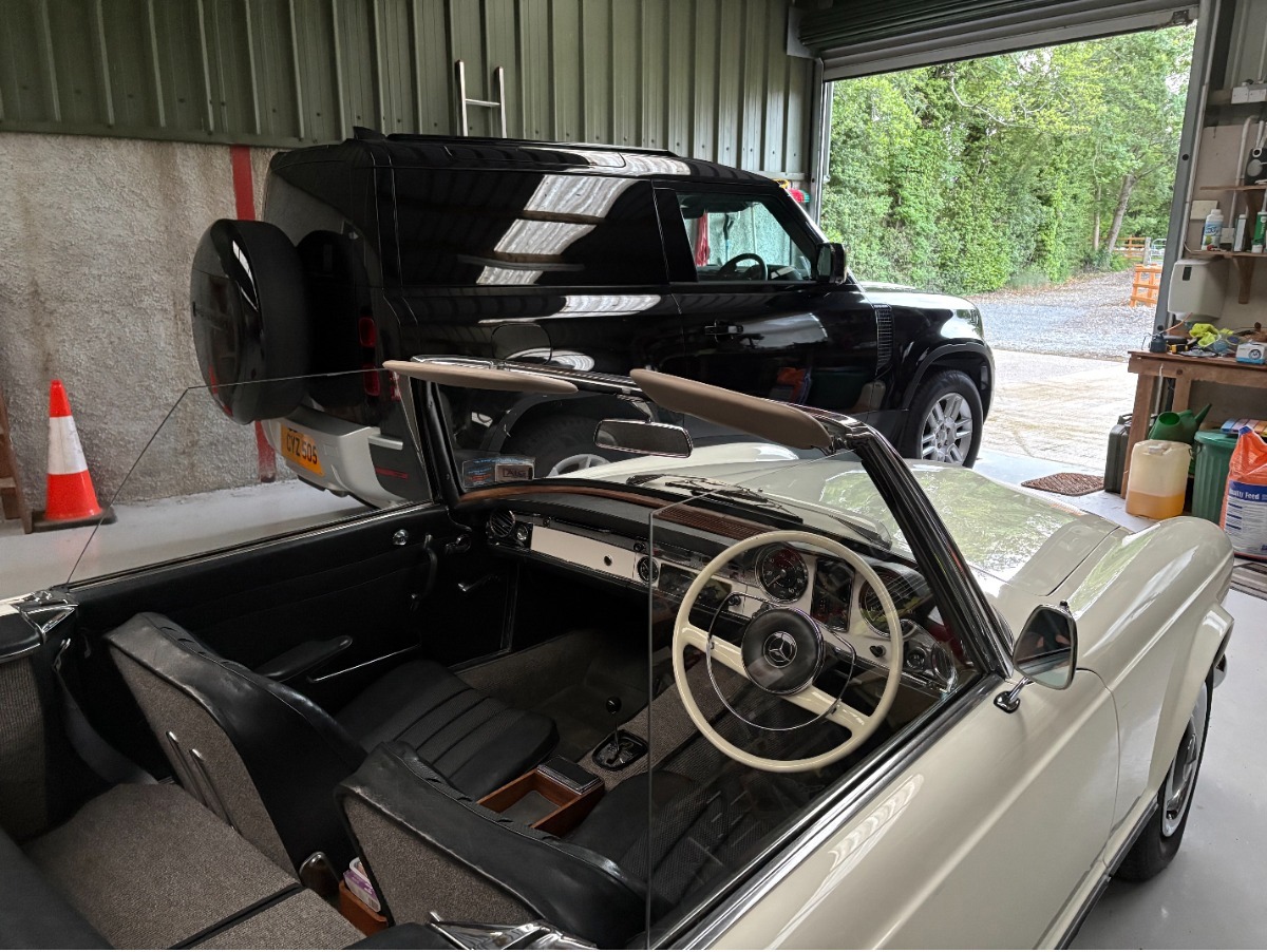 1965 Mercedes-Benz 230 Image 11