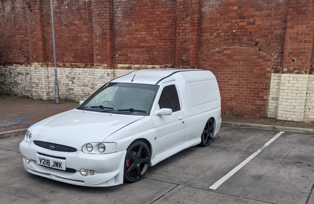 1996 Ford Escort Image 1