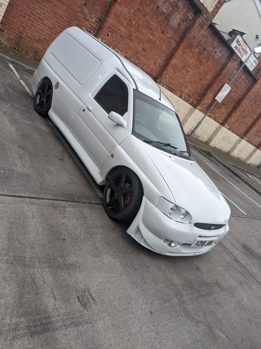 1996 Ford Escort Image 2