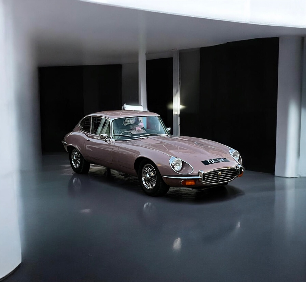 1973 Jaguar E-Type Image 2