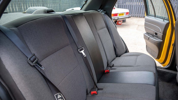 2003 Ford Crown Victoria Image 3