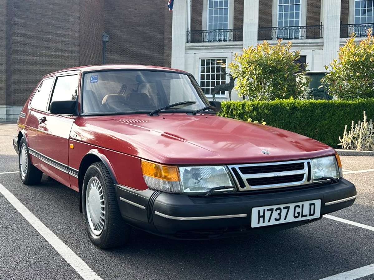 1991 Saab 900 Image 1