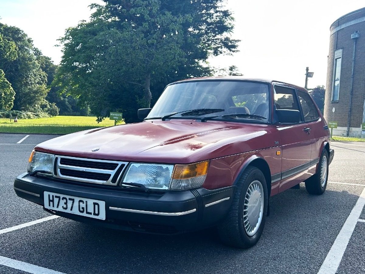 1991 Saab 900 Image 2