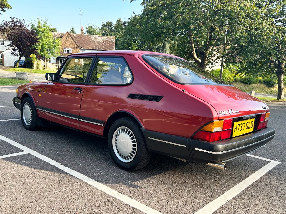 1991 Saab 900 Image 3