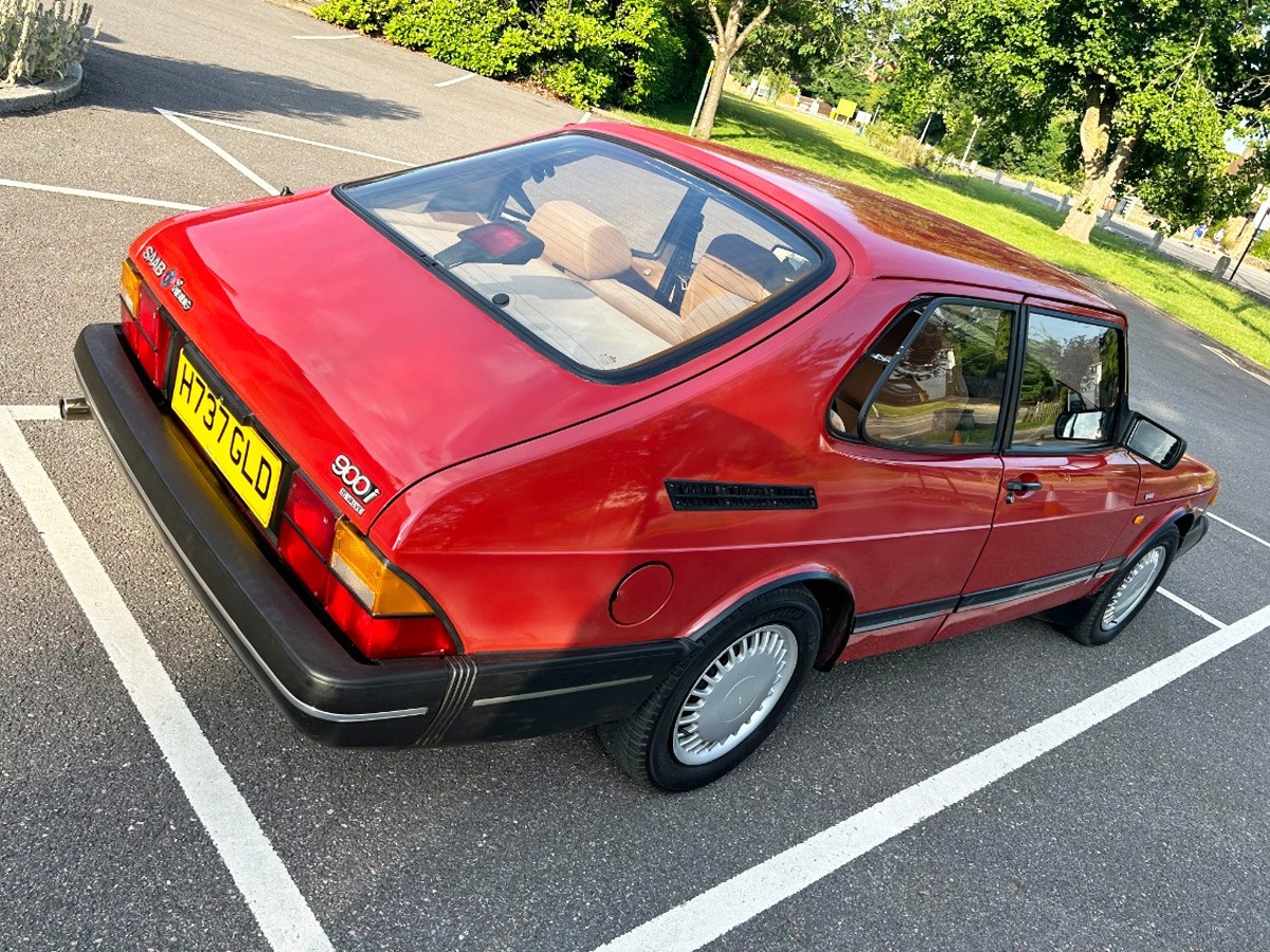 1991 Saab 900 Image 6