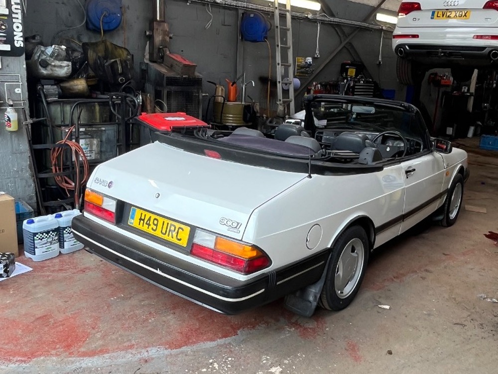 1991 Saab 900 Image 4